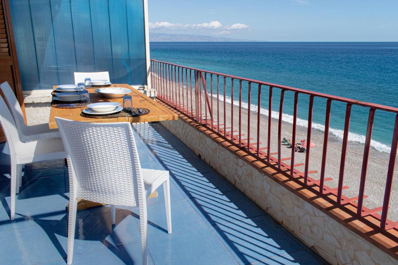 Beach House Acquamarina Letojanni Exterior foto